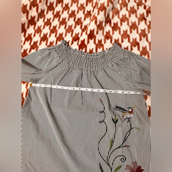 Women’s Shirt, Embroidered- Lightweight - Picture 7 of 8